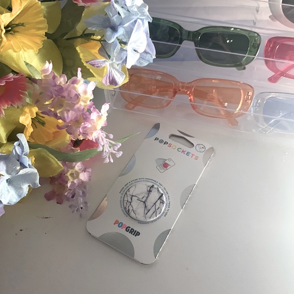 Dove White Marble Popsocket Popgrip - Picture 2 of 5